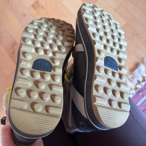 Like new- Sorel Glacy Tall Explorer Boot - Picture 3 of 8